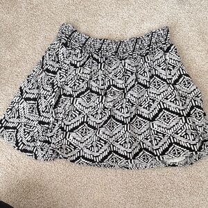 Forever 21 Black and White Patterned Skirt